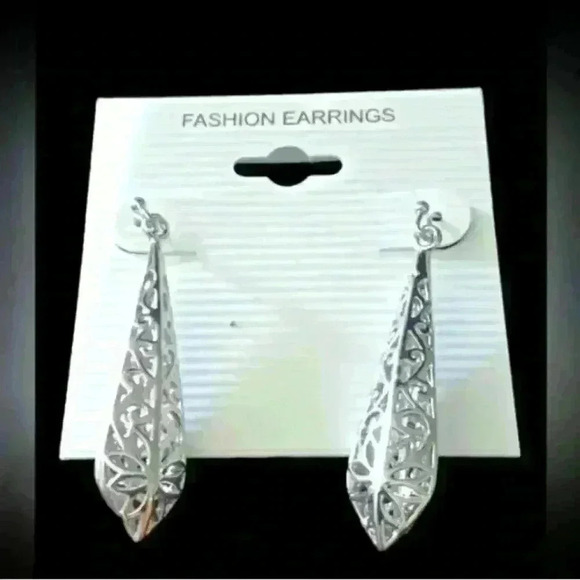 Silver dangly earrings - Picture 2 of 2